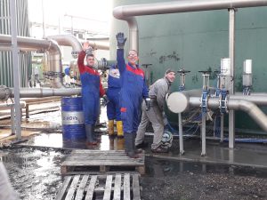 manutenzione valvole e tubature su sistemi di alimentazione per impianti biogas